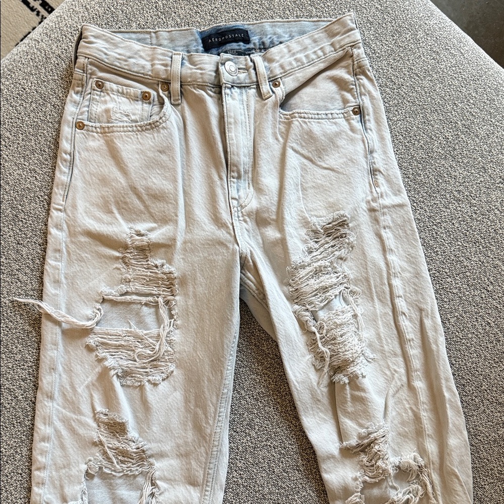 Aeropostale “90s baggy” Ripped Jeans in Pale Blue